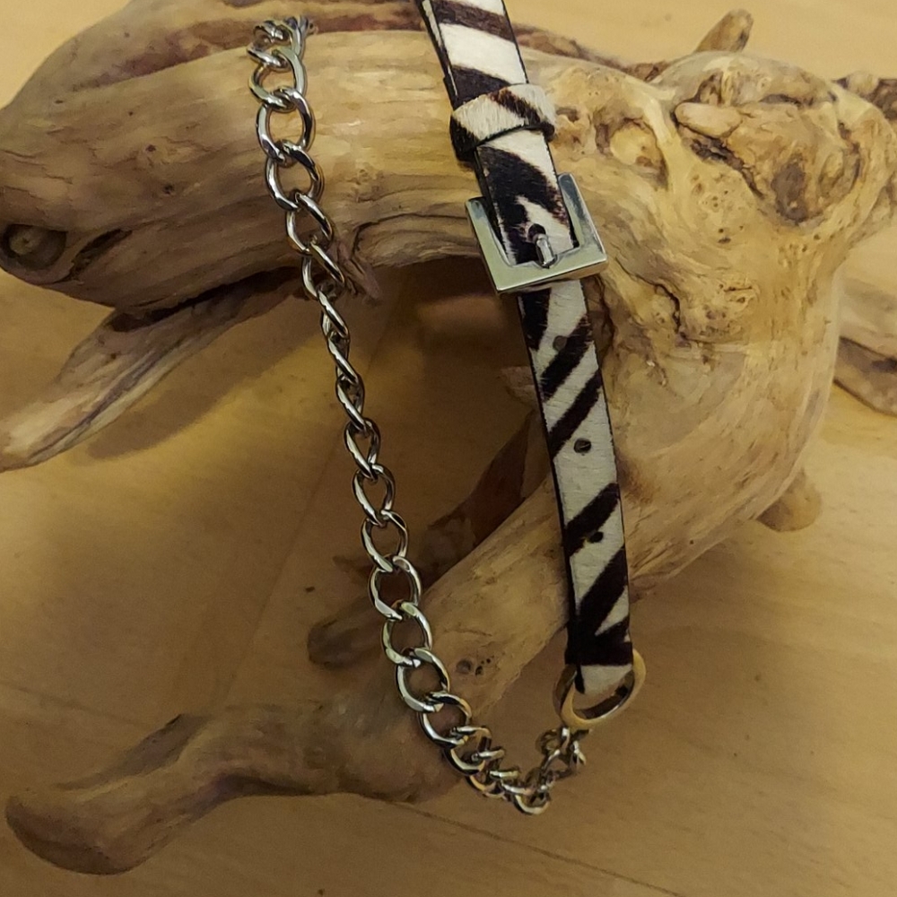 ⭐4/$16. Chain and leather cow hide belt xs